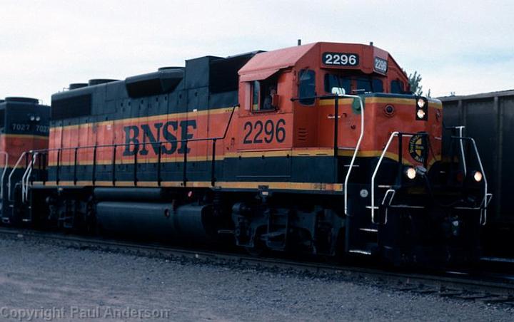 BNSF 2296 GP38 2.jpg